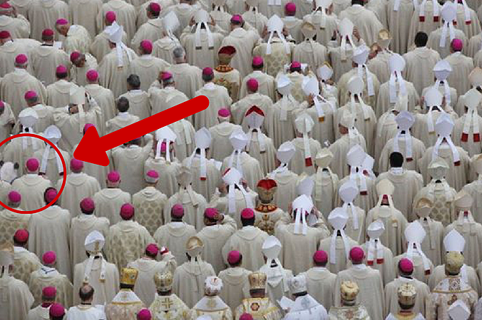 Zabawa, która wciągnęła tysiące internautów. Znajdź pandę na zdjęciu pełnym biskupów! - zdjęcie w treści artykułu