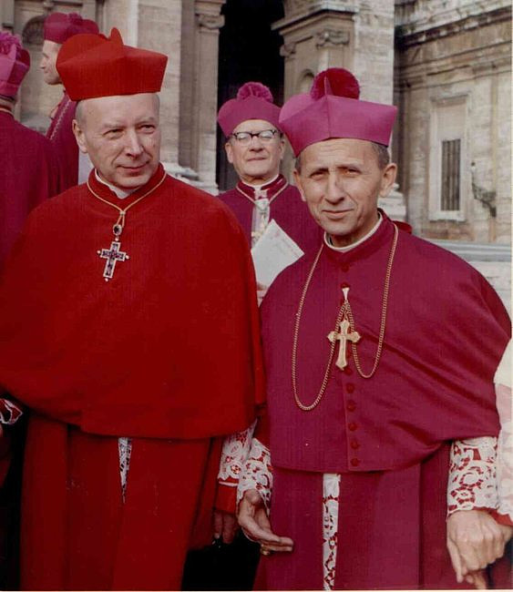 Czym różni się strój biskupa od stroju kardynała? - zdjęcie w treści artykułu nr 2