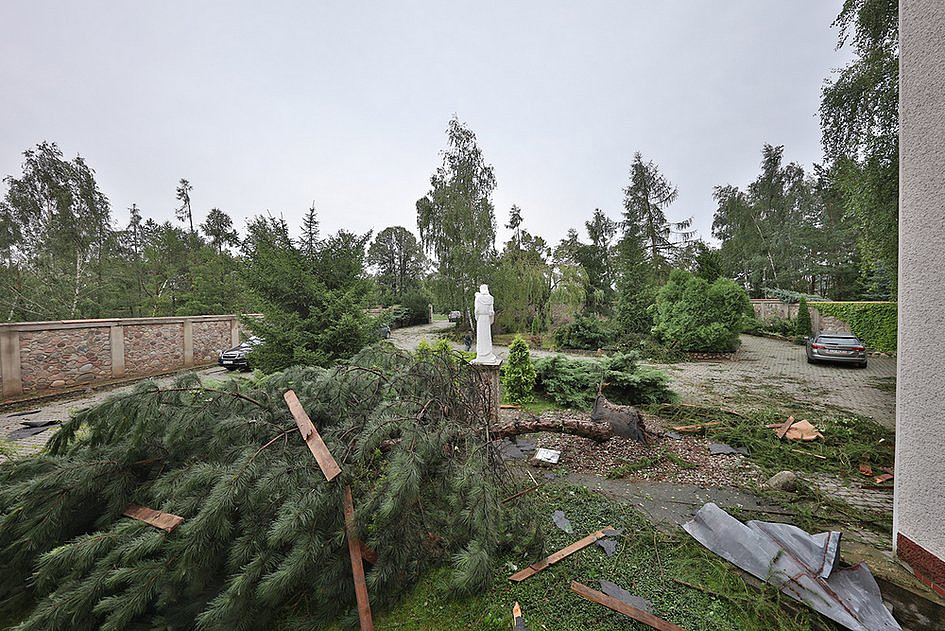 Gniezno: klasztor sióstr karmelitanek poważnie uszkodzony po nawałnicy - zdjęcie w treści artykułu