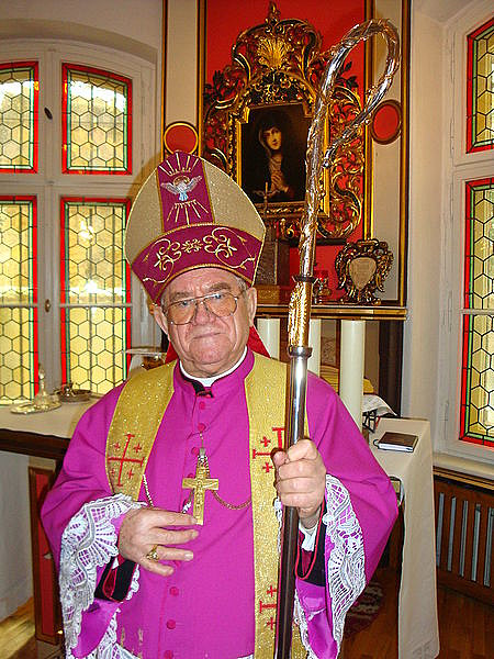 Czym różni się strój biskupa od stroju kardynała? - zdjęcie w treści artykułu nr 1