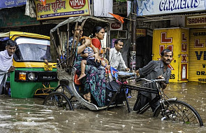 Co najmniej 700 ofiar powodzi w Indiach, Nepalu i Bangladeszu