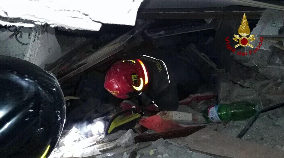 Włochy: trzęsienie ziemi na wyspie Ischia. Pod gruzami jest jeszcze dwójka dzieci - zdjęcie w treści artykułu