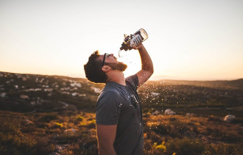 Co łączy wiarę w Jezusa z piciem wody mineralnej? [WIDEO]