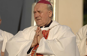 Biskup, który organizował pomoc dla prześladowanych w PRL, odznaczony