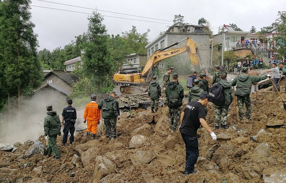 Chiny: 32 osoby zaginione po ogromnym osunięciu ziemi, trzy osoby nie żyją