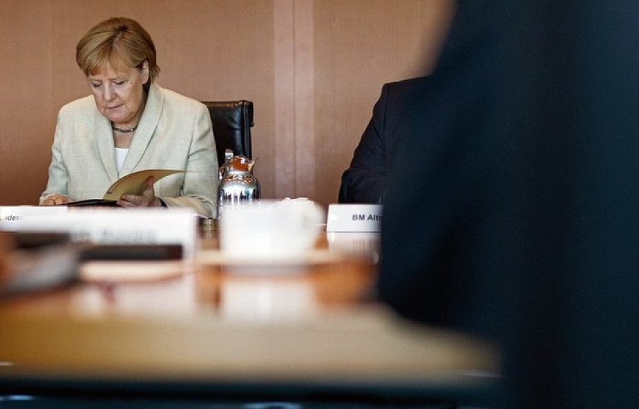 Niemcy: Merkel rozmawiała z szefem KE, rząd nie podał szczegółów