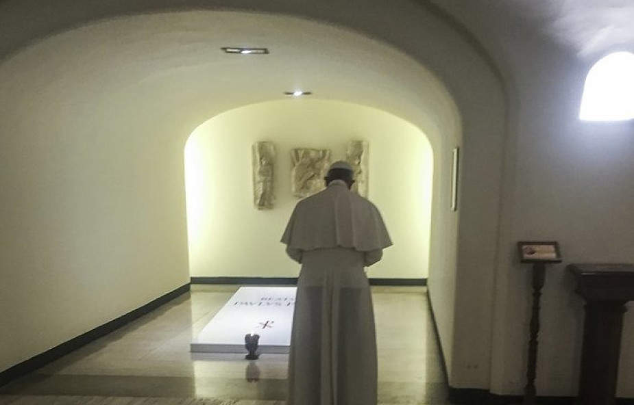 Coraz bliżej kanonizacji papieża Pawła VI. Franciszek modlił się przy jego grobie