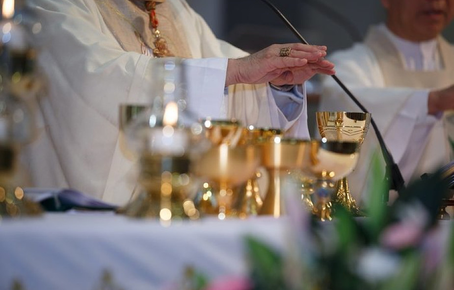 Każdy gest w czasie mszy ma znaczenie. Wiesz, co ksiądz robi w czasie liturgii?
