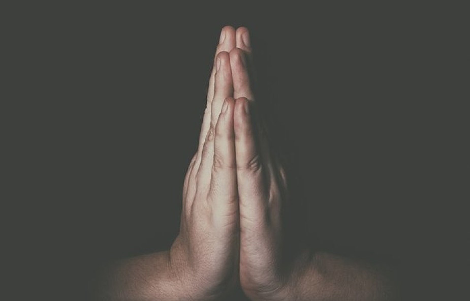 Doskonała modlitwa na chwile, w których tracisz wiarę