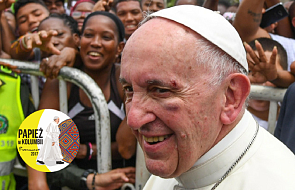 Dlaczego papież Franciszek ma podbite oko?