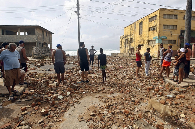 Kuba po przejściu Irmy: domy bez dachów, bulwary pod wodą, tysiące ewakuowanych [FOTO] - zdjęcie w treści artykułu