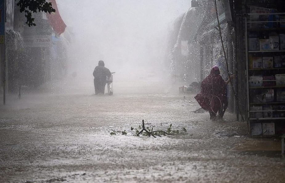Wietnam: nadchodzi tajfun Doksuri. Dziesiątki tysięcy ludzi ucieka przed żywiołem