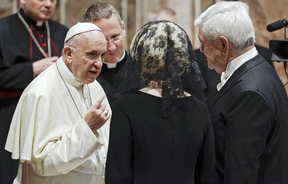Papież gorąco apeluje do kapłanów, aby nie lekceważyli tego momentu Mszy Świętej