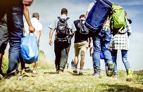 Szef MSW Francji: przyjmiemy uchodźców, ograniczymy napływ imigrantów