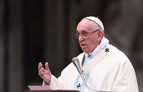 Włoski hierarcha: papież podchodzi o zjawiska migracji ze "zdrowym realizmem"