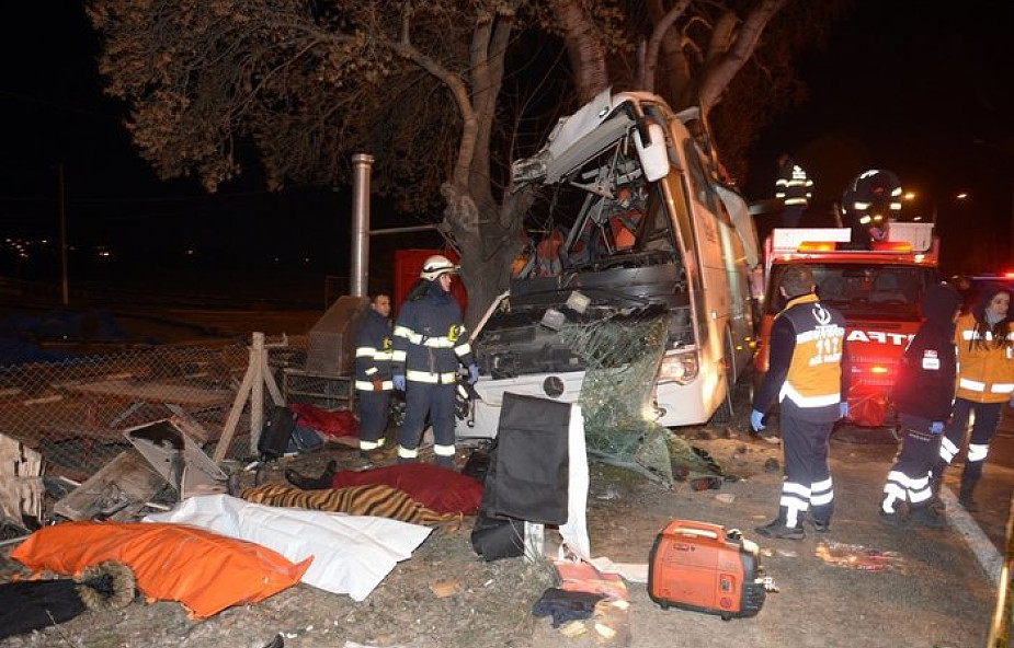 Turcja: 11 zabitych, 46 rannych w wypadku autokaru. Wiózł na narty rodziny z dziećmi