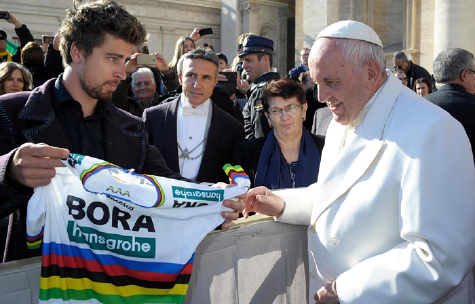 Słowacki mistrz świata w kolarstwie podarował papieżowi prezent