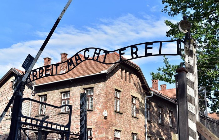 Byli więźniowie Auschwitz ostrzegają przez "rytualizowaniem" pamięci