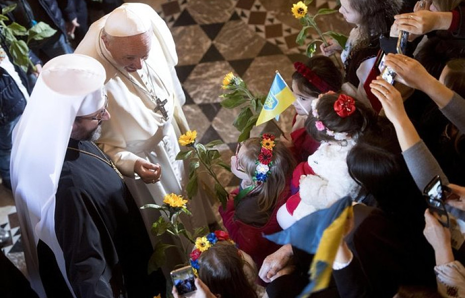 Dlaczego papież Franciszek nie odwiedził do tej pory dotkniętej wojną Ukrainy?