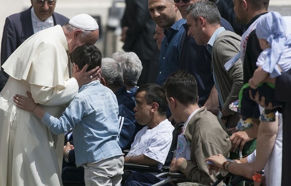 Papież Franciszek: konieczna jest współpraca szkoły z rodzicami