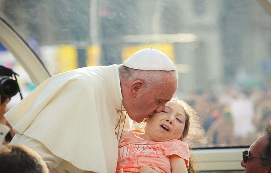 Papież złożył niezapowiedzianą wizytę w szpitalu dziecięcym pod Rzymem