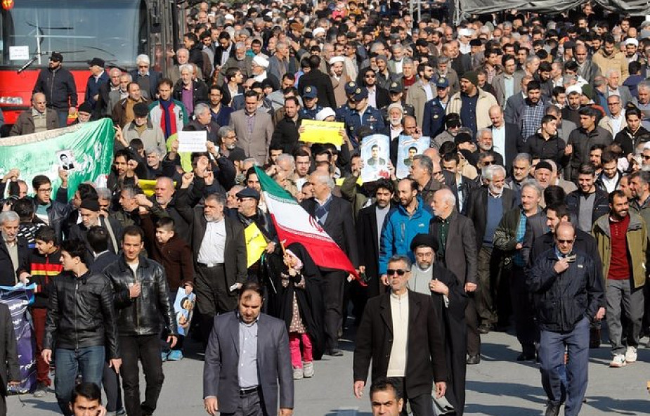 Iran: sesja parlamentu na temat zamieszek; protesty nie ustają