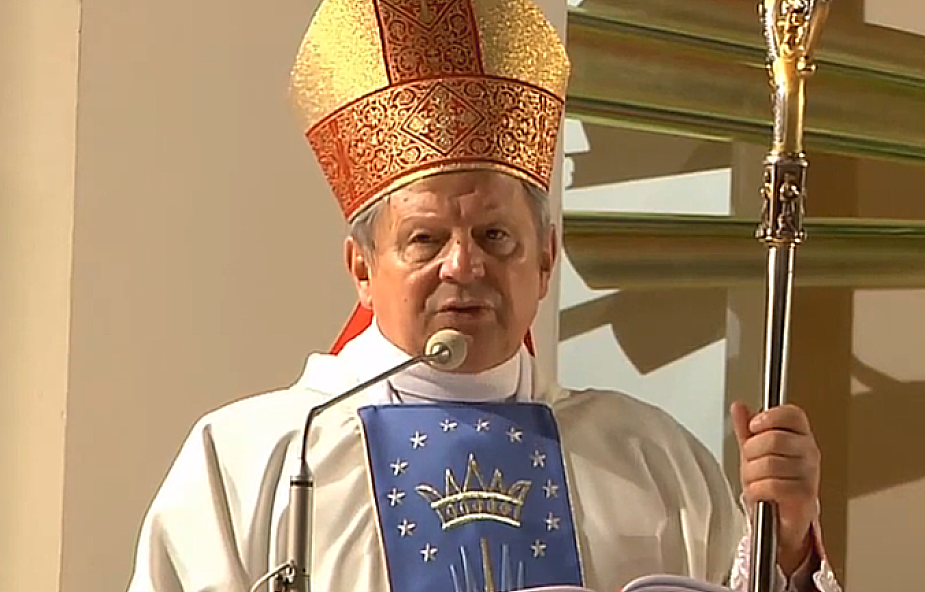 Bp Tomasik zachęca do modlitwy różańcowej za młodzież