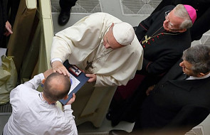 Papież dostał prezent od... krakowskich bezdomnych. "Cieszę się, że mogłem spotkać go z tak bliska"
