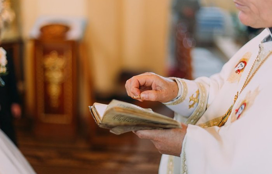 Żonaci księża w Kościele katolickim? Episkopat tego kraju wzywa do otwartości