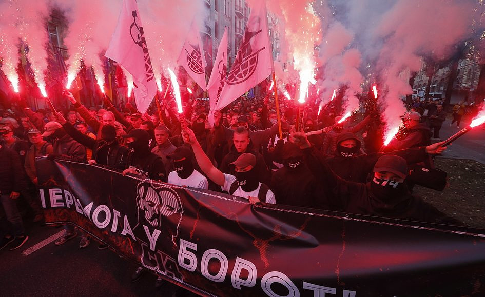 Ukraina: ulicami Kijowa przeszedł doroczny marsz chwały UPA. Wykrzykiwali hasła: 