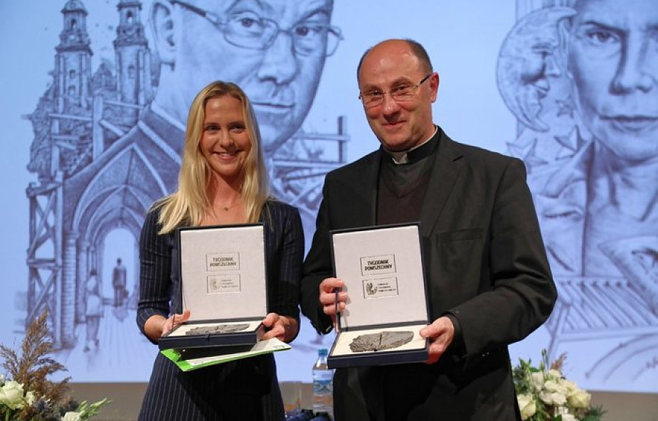 Prymas Polski i aktorka Ewa Błaszczyk otrzymali Medale św. Jerzego 