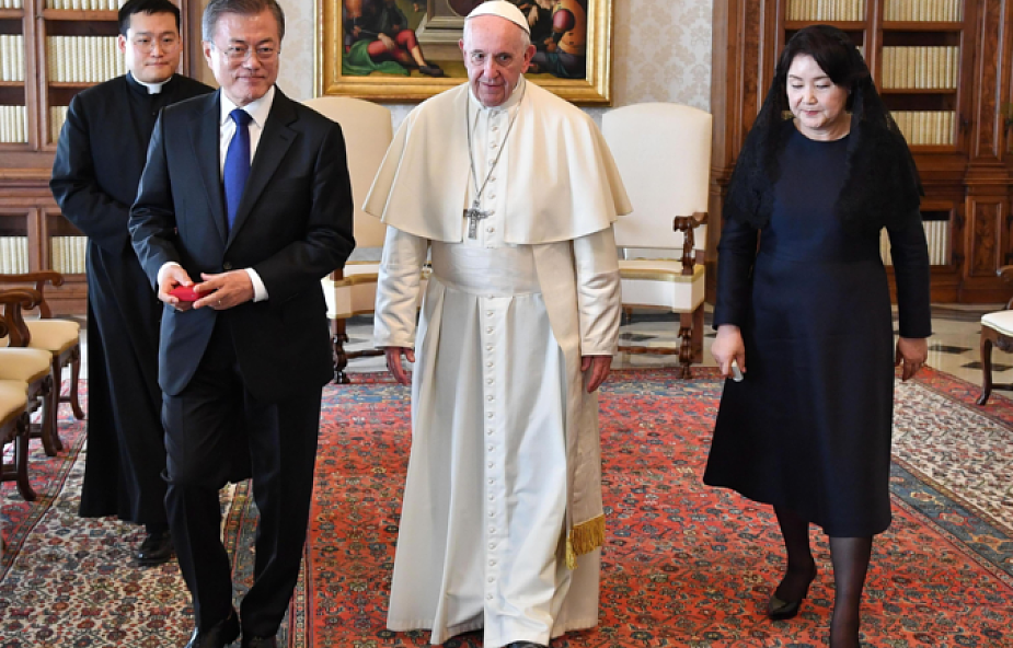 Watykan: papież Franciszek czeka na oficjalne zaproszenie do KRLD