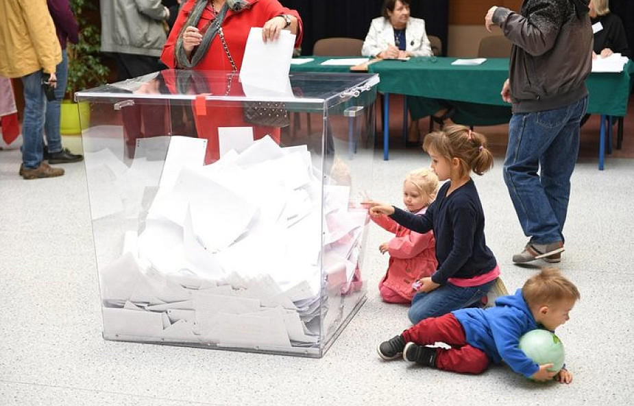 PKW: frekwencja w wyborach samorządowych do godz. 17 wyniosła 41,65 proc.