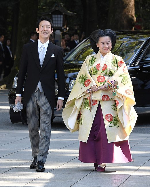 Księżniczka Japonii Ayako wyszła za pracownika firmy logistycznej. Tym samym utraciła przynależność do rodziny cesarskiej - zdjęcie w treści artykułu