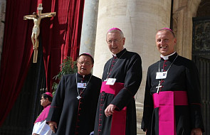 Co polscy biskupi robią na synodzie? Nie spodziewaliście się zobaczyć takiego zdjęcia