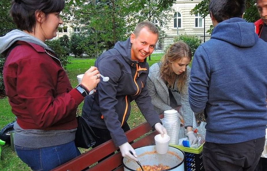 Bielsko-Biała: pod Ratuszem leje się zupa. Ale mówią, że to tylko pretekst