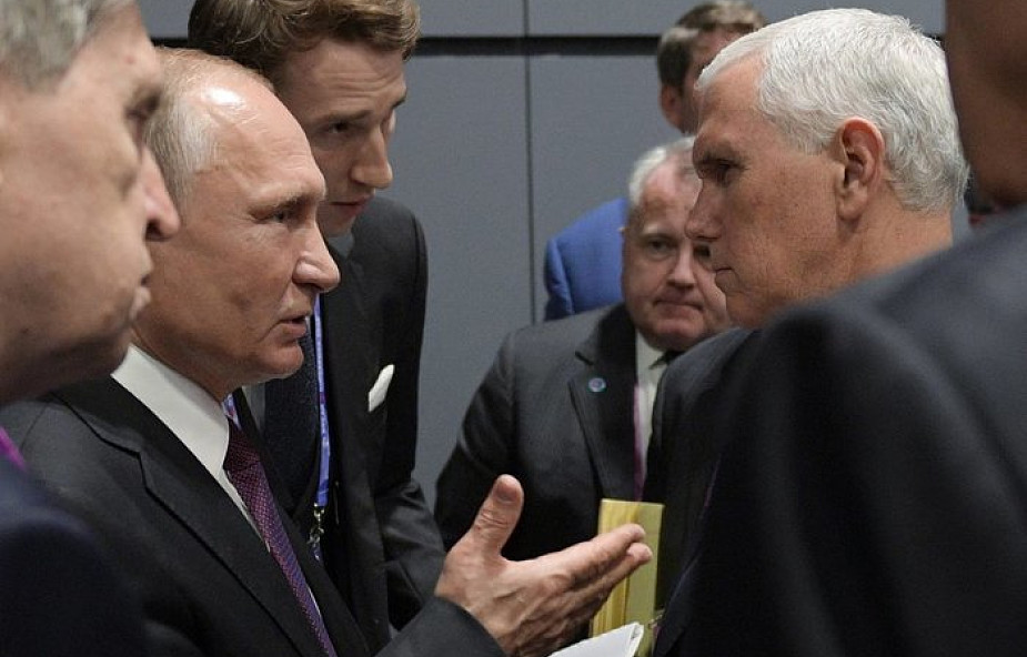 Putin w Singapurze rozmawiał z Pence'm o planach USA wyjścia z traktatu INF. Odniósł się też do wyborów w Donbasie
