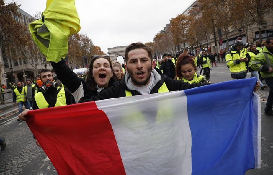 Francja: tysiące osób wyszło protestować przeciw podwyżkom akcyzy na paliwo