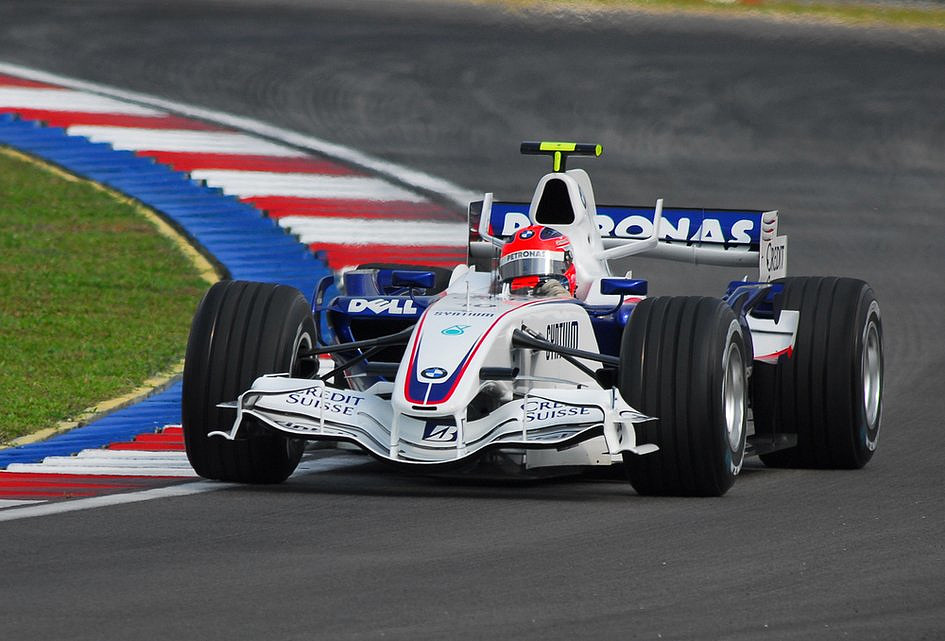 Po wypadku Kubica prosił o wstawiennictwo Jana Pawła II. Dziś wraca do Formuły 1 - zdjęcie w treści artykułu