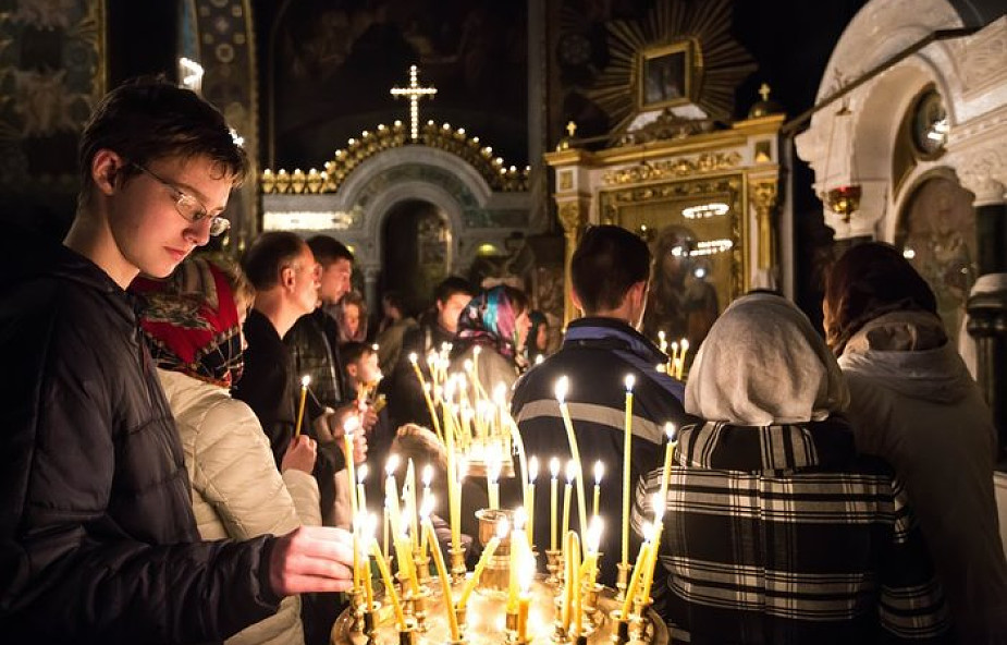 W prawosławiu dzisiaj przypada tradycyjny dzień wspominania zmarłych, tzw. rodzicielska sobota. Ludzie odwiedzają cmentarze