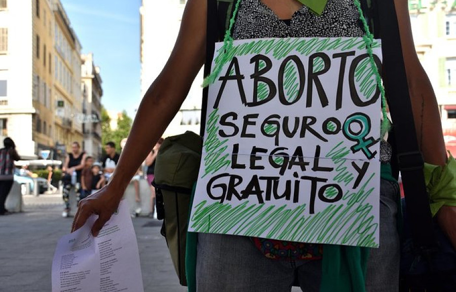 Jeden z ostatnich krajów w Europie chce zalegalizować aborcję. "Kościół grozi destabilizacją"