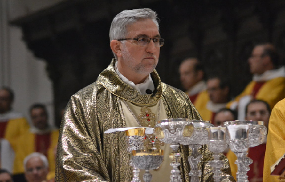 Włoski biskup: porzucenie psa jest przestępstwem, porzucenie migranta - prawem