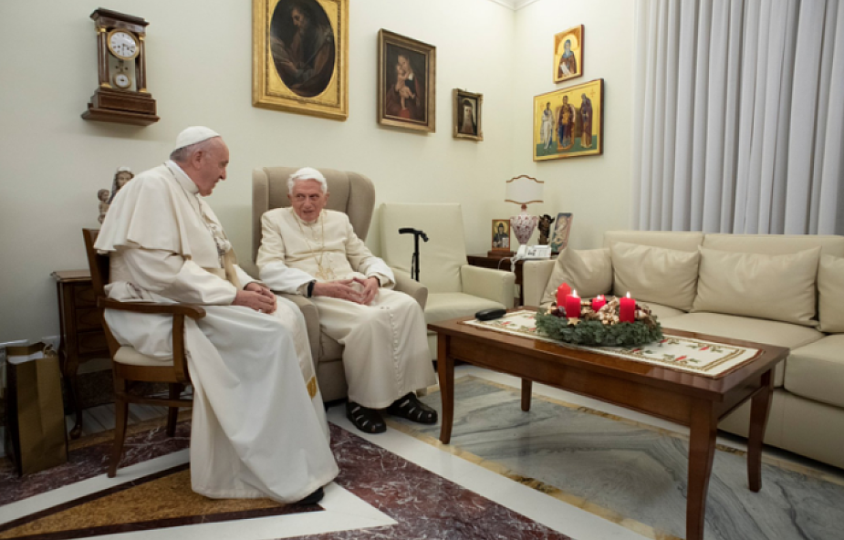 Watykan opublikował najnowsze zdjęcia Benedykta XVI z Franciszkiem [FOTO]