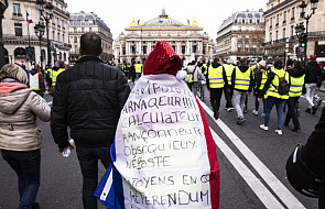Francja: Macron wzywa do spokoju, premier potępia "antysemickie akty"