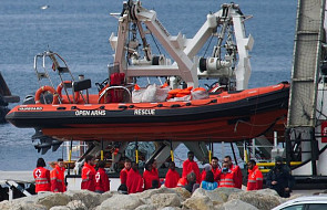 Hiszpania: statek z ponad 300 migrantami dotarł do portu w Algeciras