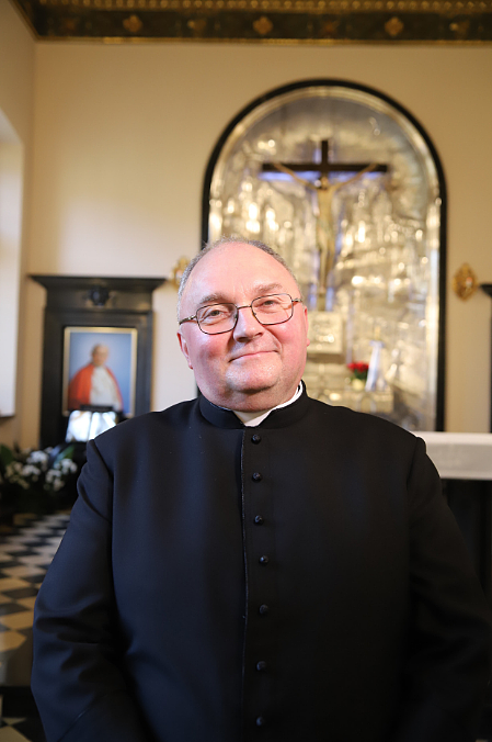 Kim są nowi biskupi krakowscy? Proszą o modlitwę i pragną służyć ludziom - zdjęcie w treści artykułu nr 1