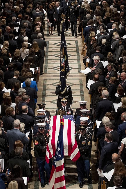 USA: w Waszyngtonie zakończyła się główna ceremonia żałobna Busha seniora - zdjęcie w treści artykułu