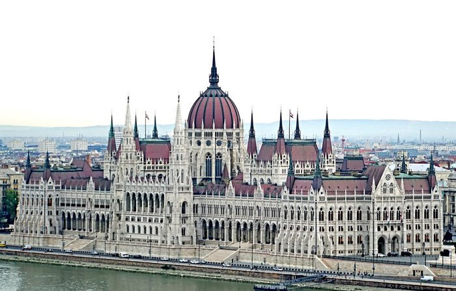 Parlament węgierski uchwalił rezolucję "o poparciu Polski wobec presji Brukseli"