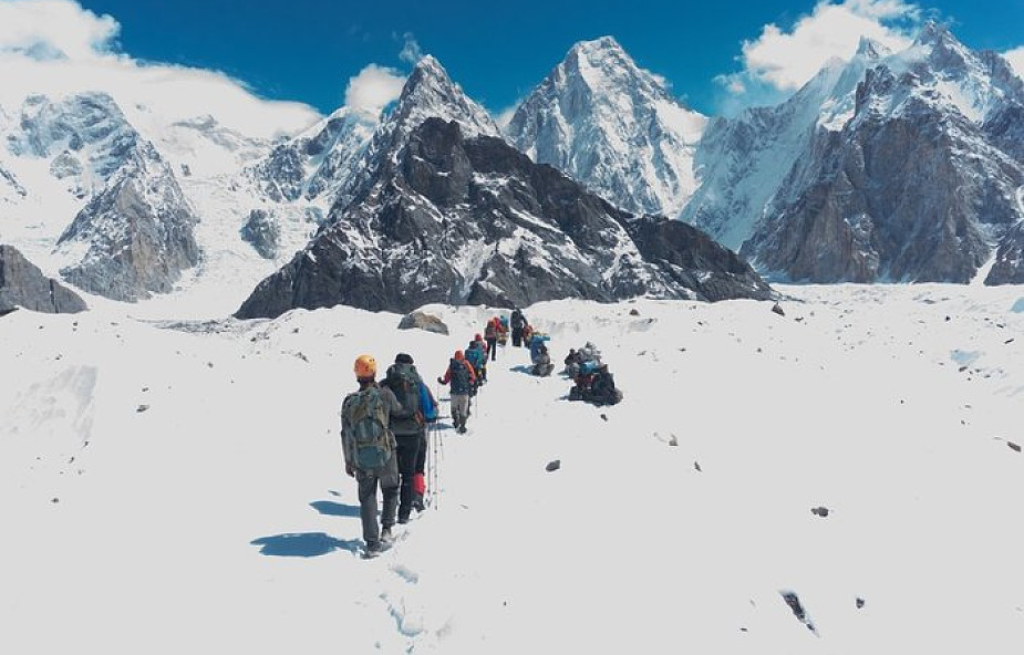 Wyprawa na K2 - Wielicki: Denis Urubko schodzi z góry, obecnie jest w drugim obozie na wysokości około 6900 m