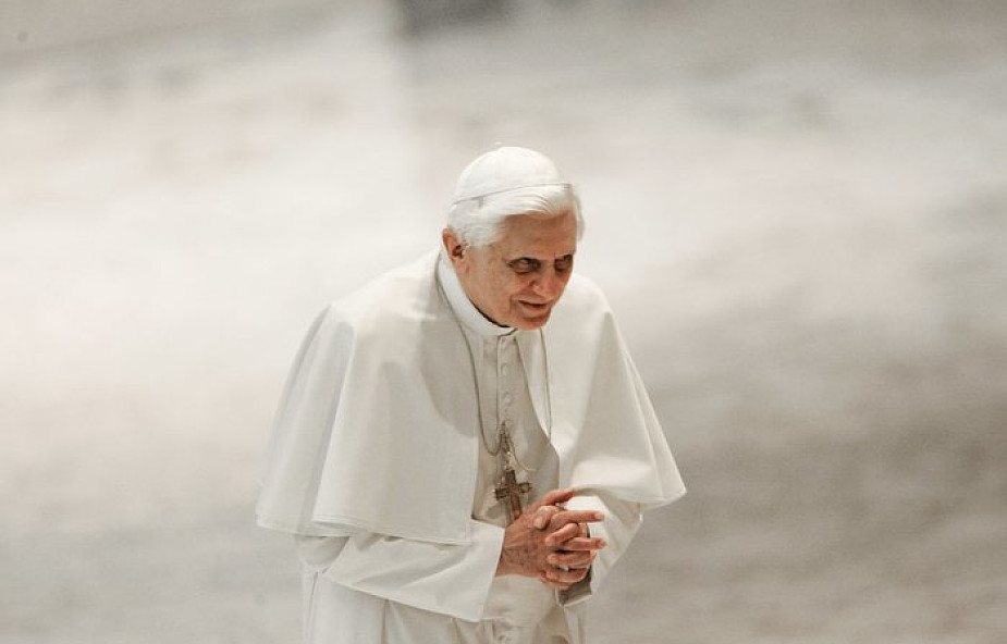 Benedykt XVI coraz słabszy. Jezuita o poruszającym liście papieża seniora